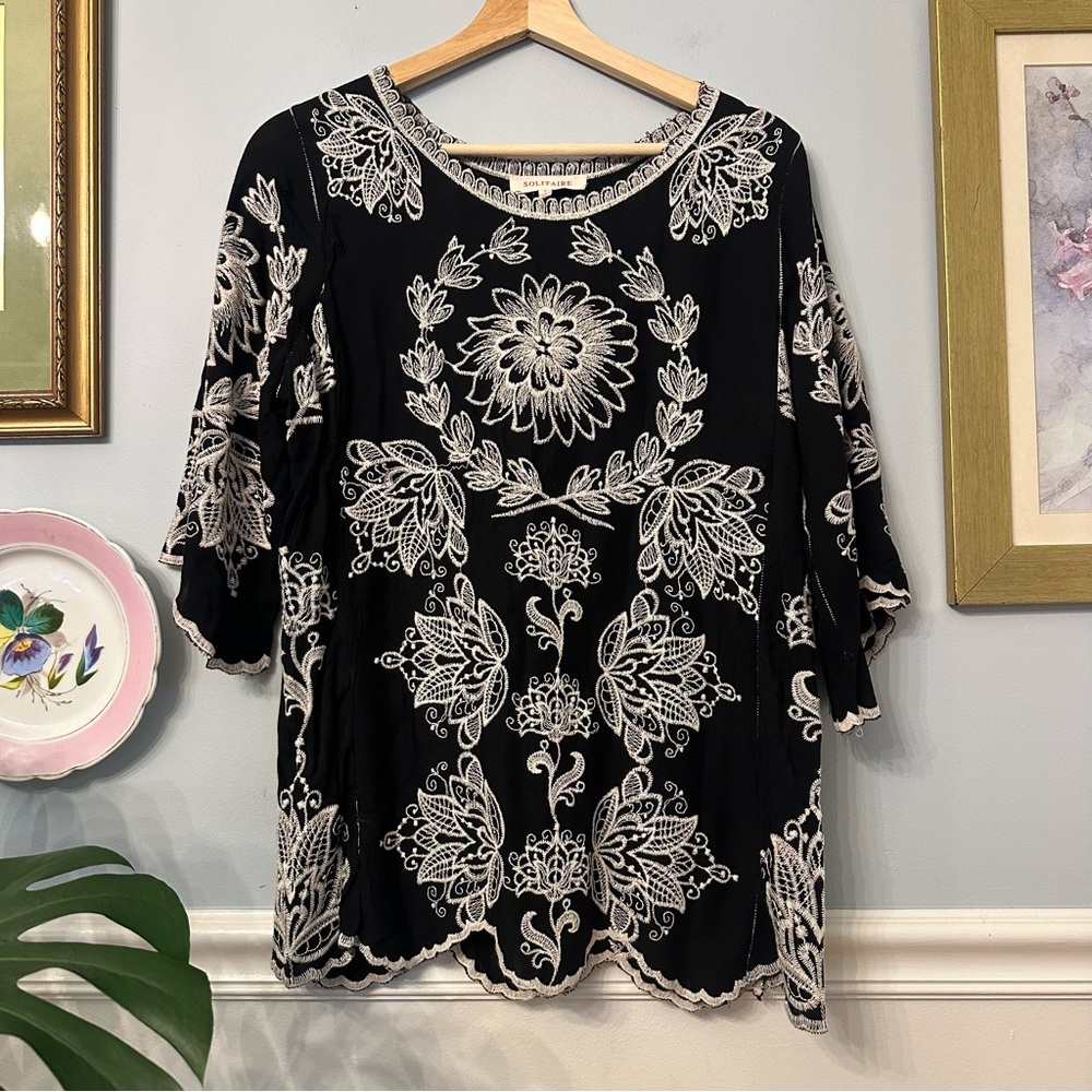 Solitaire Black Embroidered Blouse Size Small Boho Hippie Floral Festival Artsy